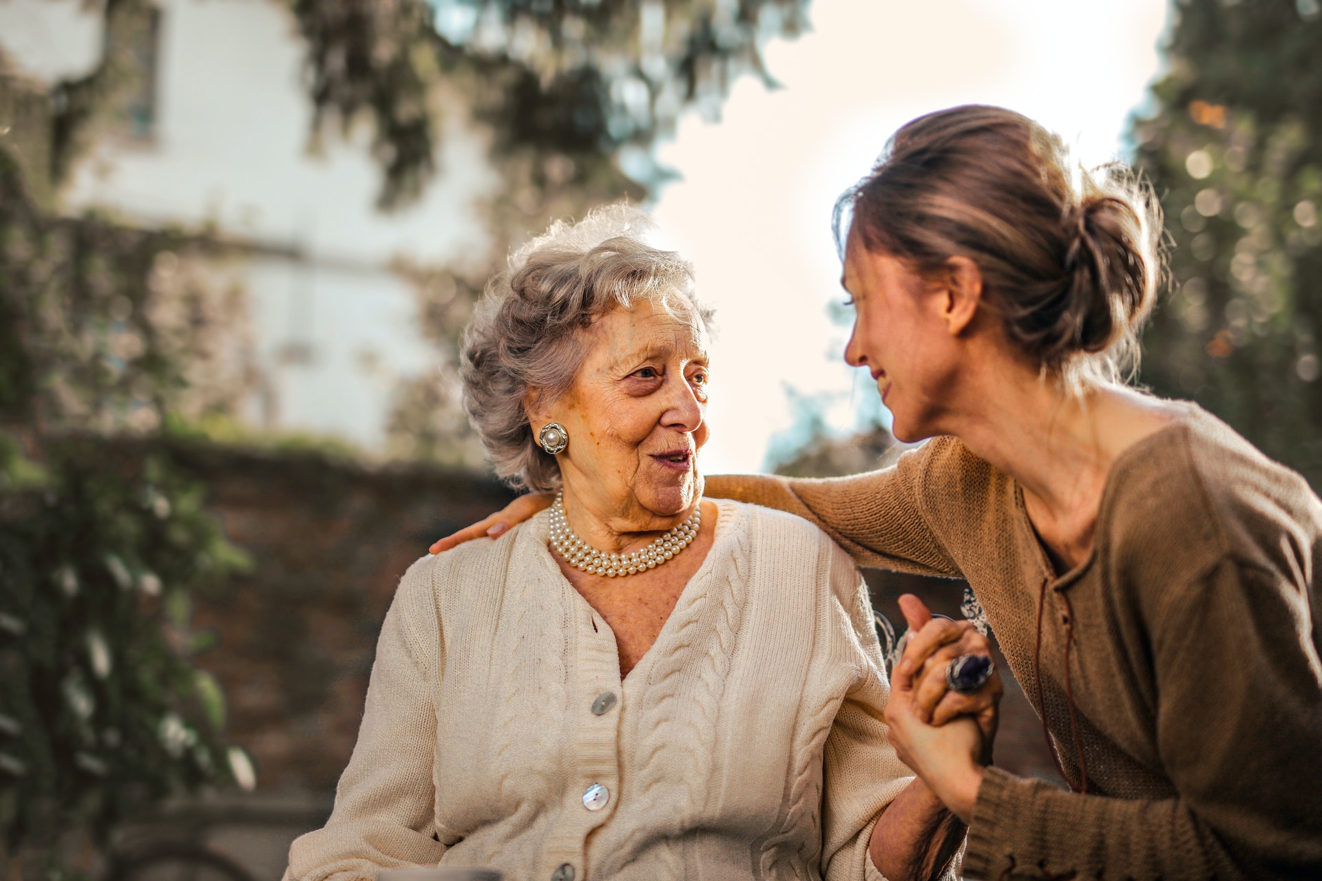 Tips When Hiring an Elder Care Agency